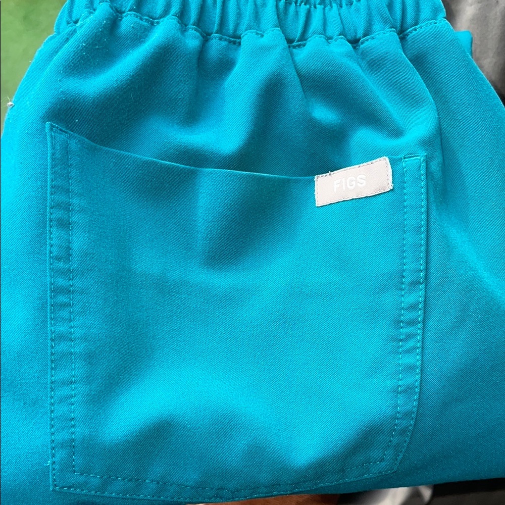 Blue fig Scrub Set with Zamora pants and caterinia scrub top XS/SM - Picture 13 of 13